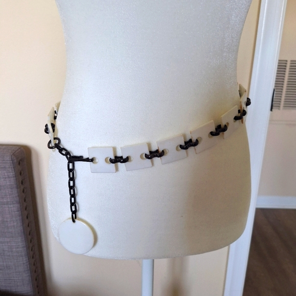 Accessories - Stylish Vintage Black and White Chain Belt